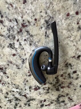 Wireless Bluetooth ear piece Preowned Works No Charger Unbranded